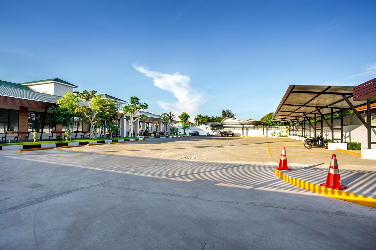 Np Hotel Buriram Exterior photo